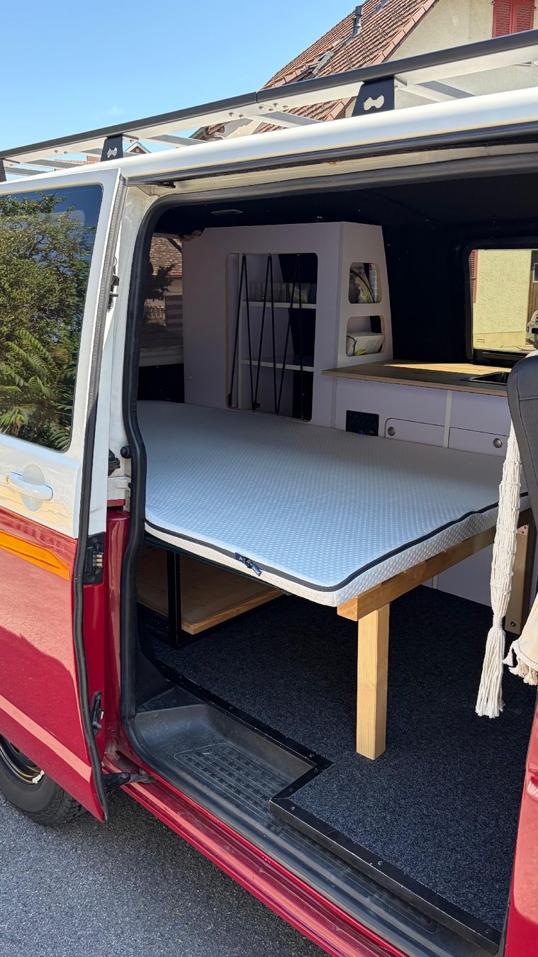 VW Camping Fahrzeuge: VW T5 4Motion Camper Selbstausbau – Gebraucht aus Steffisburg von Joelll17 4