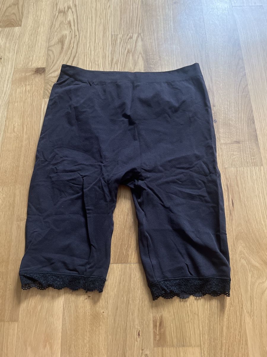 Pantaloni: Short noir EVEN&ODD – Usato da Le Locle venduto da Mayd_h
