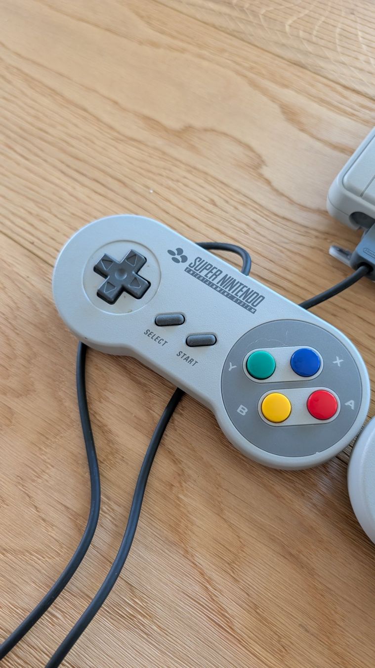 Nintendo Console: Nintendo Super Nintendo Classic Mini mit 2 Controllern – Usato da Widnau venduto da Mcdynamite 4