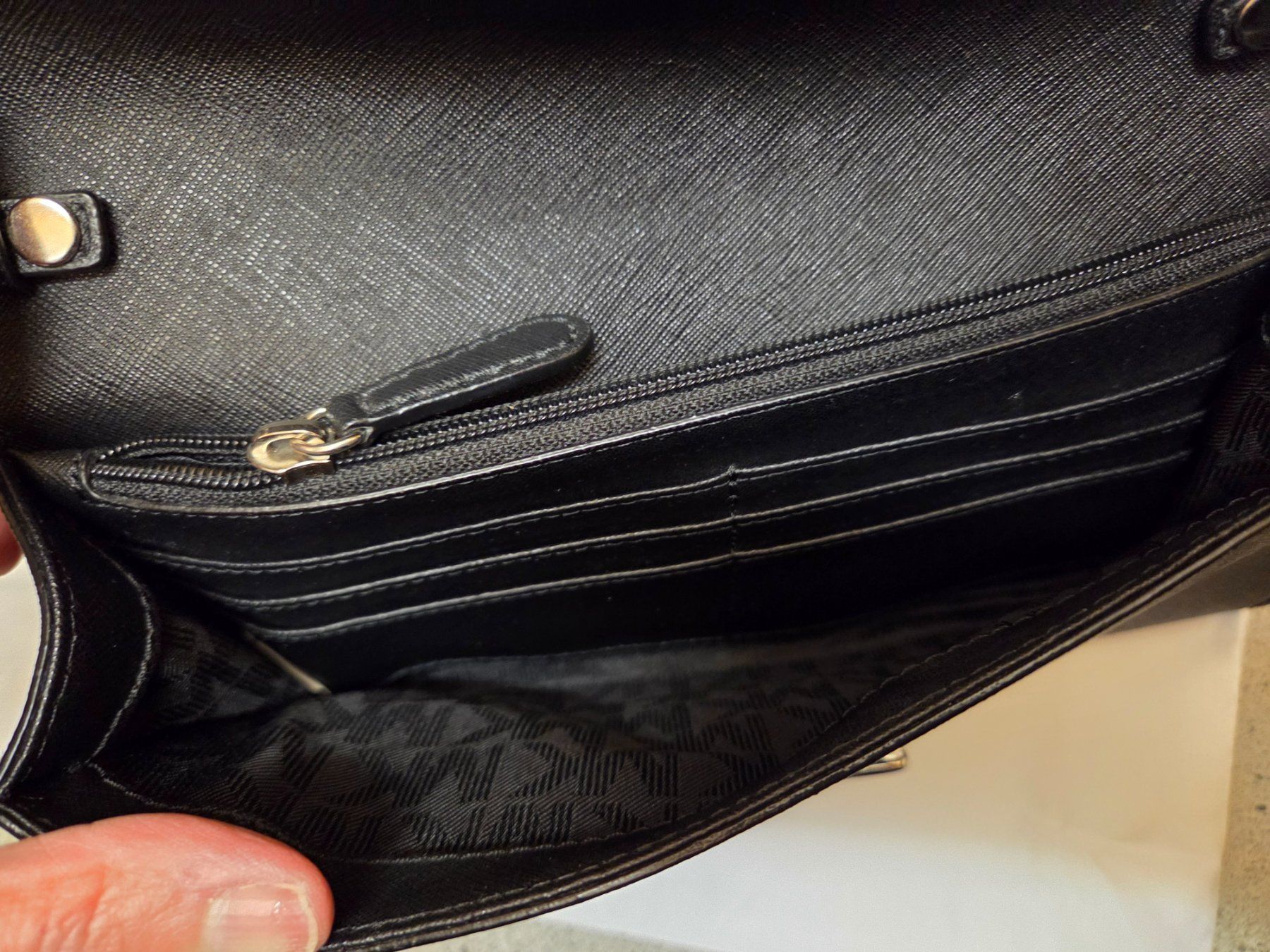 Michael Kors Borse da donna: MICHAEL KORS Leder Clutch – Usato da Emmen venduto da GrabandGo 4