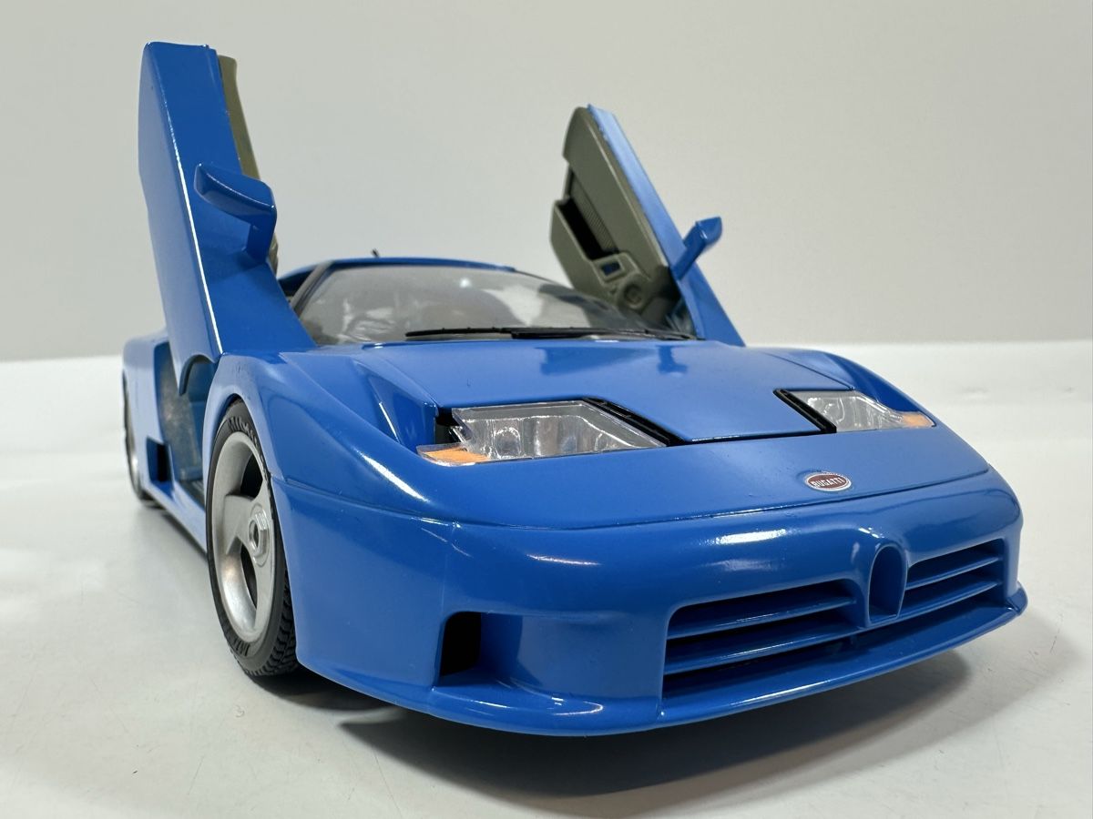 Bburago Modellini d'auto: Bugatti EB110 1:18, blau, BBURAGO – Usato da Zofingen venduto da rf9_x2xt 9