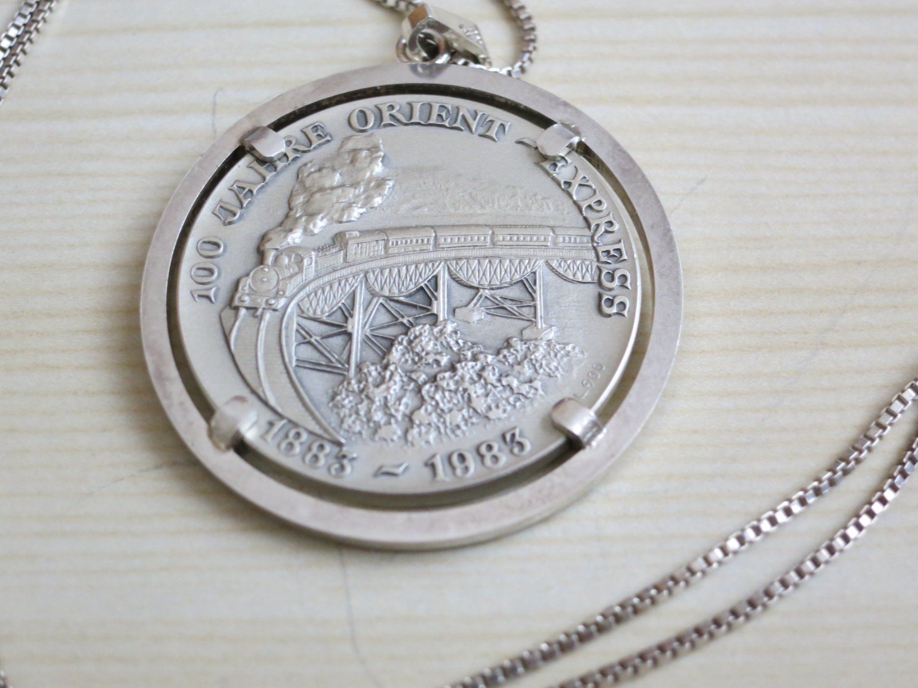 Medaglie: SILBERMEDAILLE 100 JAHRE ORIENT-EXPRESS EINGEFASST MIT KETTE – Nuovo (secondo la descrizione) da Windisch venduto da MarcelS01 1