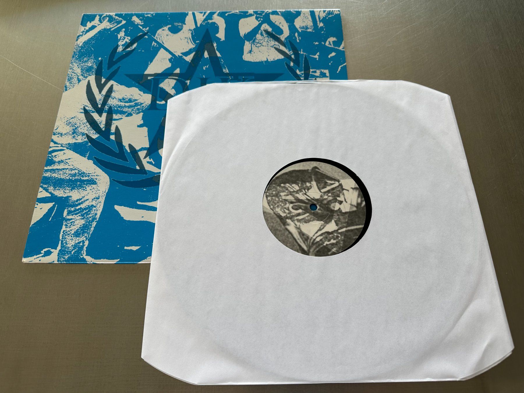 Dischi in vinile: DJK LP GLORIOUS DAYS - HEAVY ELECTRONICS - INDUSTRIEL – Usato da Sion venduto da jaipur1401 2