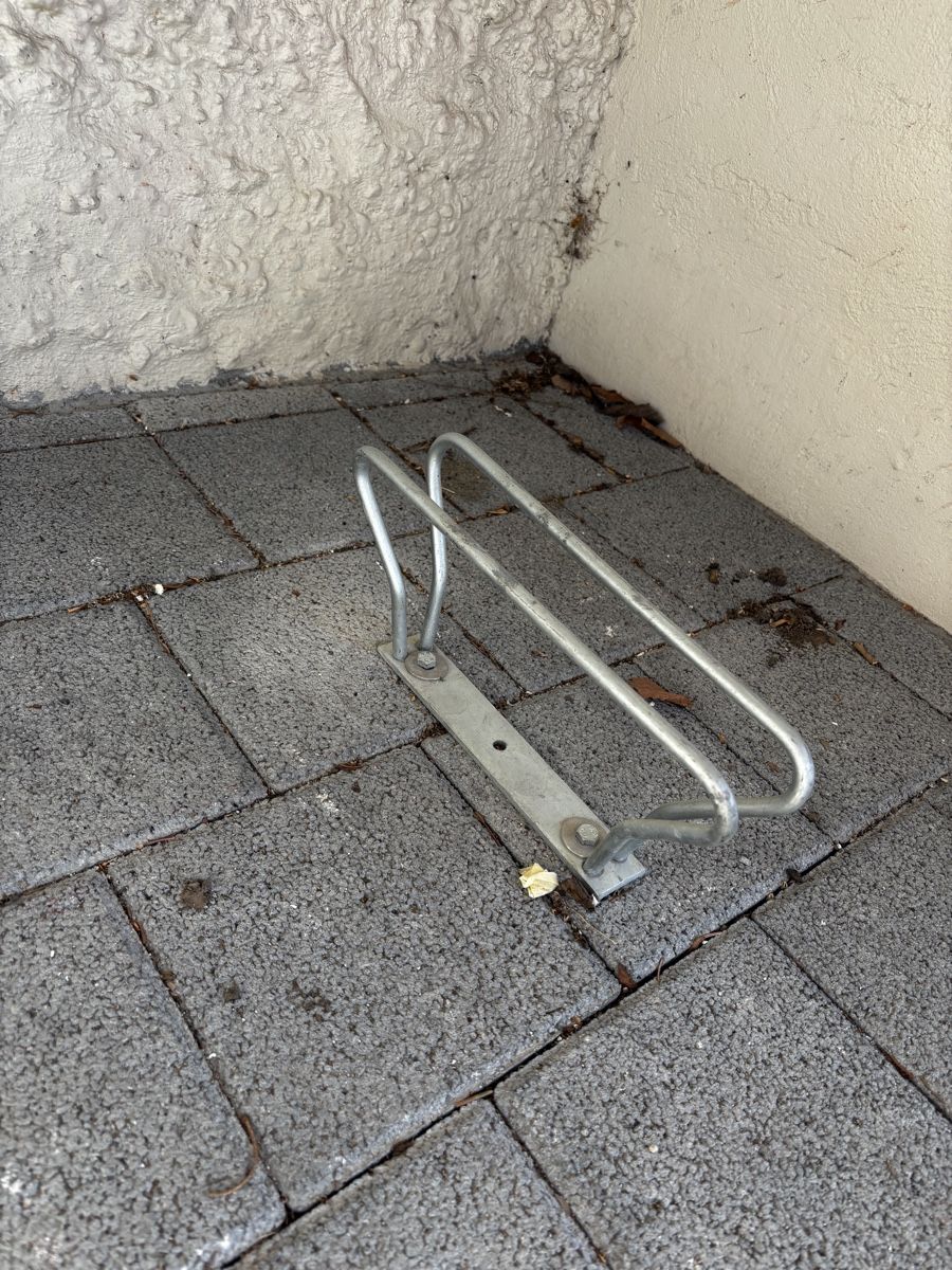 Cavalletti per biciclette: Veloständer für Boden oder Wand – Usato da Buchs AG venduto da Kmartini