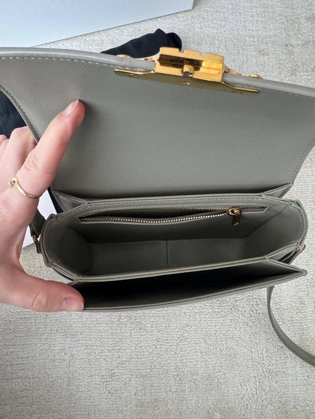 Celine Taschen für Damen: Céline Triomphe Bag LIMITED COLOR – Gebraucht aus Zürich von Lauri.M 4