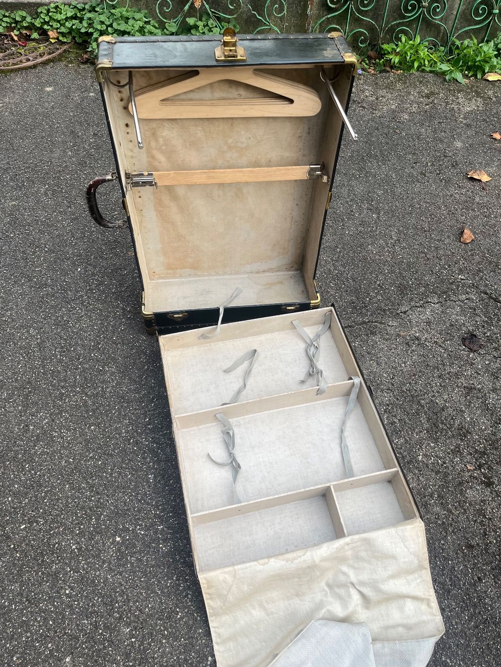 Valigie: Schrankkoffer Antik – Usato da Bottmingen venduto da Puffsack 2