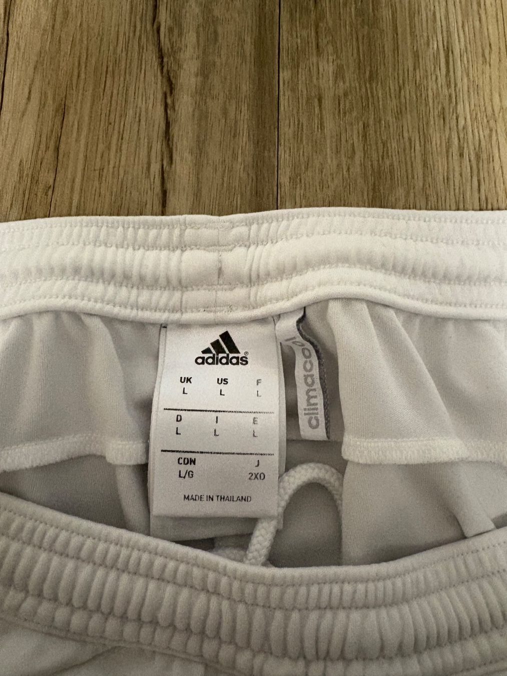 Adidas Pantaloni: AC MILAN SHORTS GRÖSSE L – Usato da Matzingen venduto da dkl_6khr 2