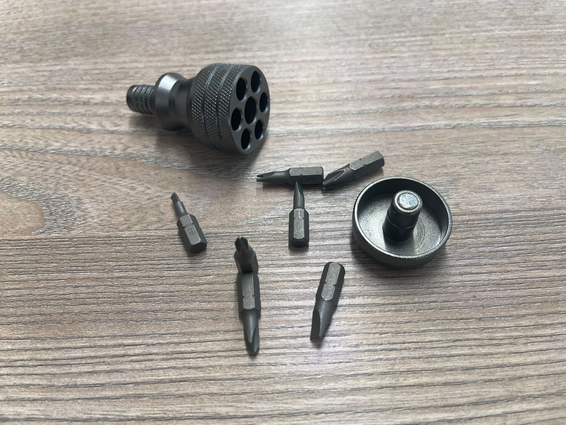 Tutti gli attrezzi: Stubby Bit-Halter 7 in 1 EDC Magnetisch – Nuovo (secondo la descrizione) da Aesch BL venduto da CollectorsBest