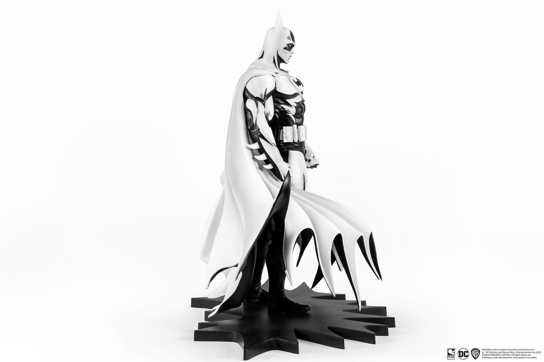 Statuette: Batman PX 1/8 SDCC 2024 Batman Black & White Version 27 cm – Nuovo e nell'imballaggio originale da St-Imier venduto da ATTAKSHOP 3