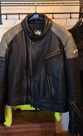 Hochwertige Motorradjacke IXS aus Leder, Top Zusta Grösse 50