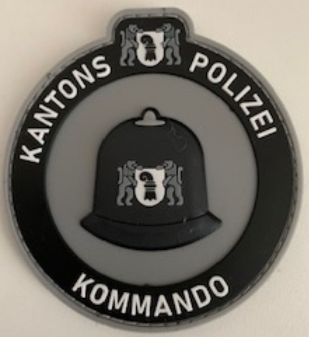 Swiss Placchette & Badge: Kommando Kantons Polizei Patch Sammlerstück! mit Klett. – Nuovo e nell'imballaggio originale da Emmenbrücke venduto da F.ingl-1947