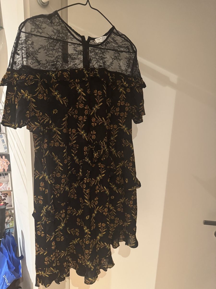 Sandro Vestiti: Sandro Kleid Schwarz Blumenmuster Spitze Grösse L Neu – Usato da Zürich venduto da mir_7mpq