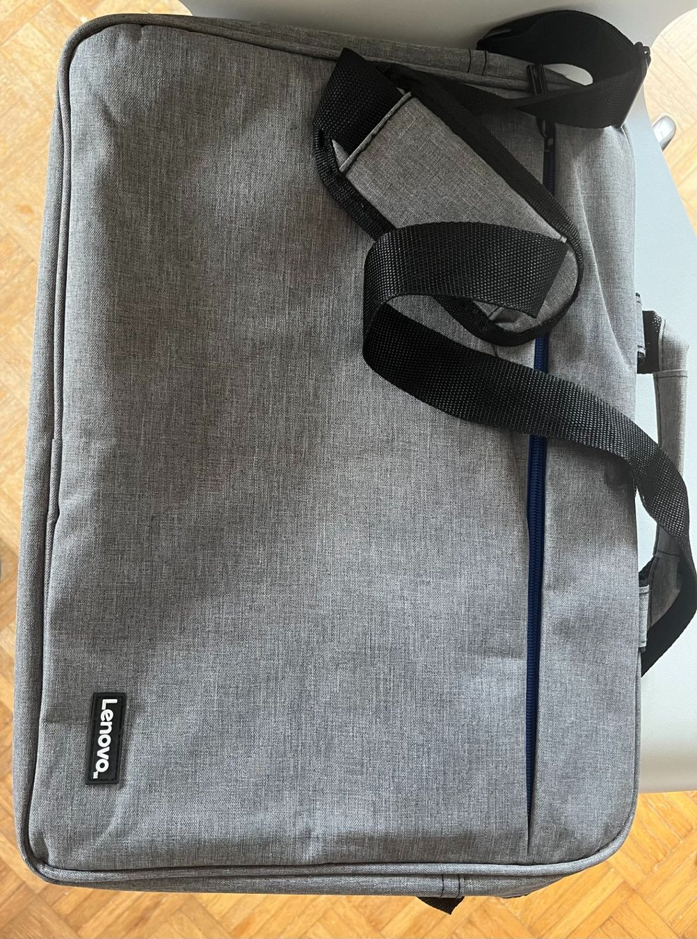 Lenovo Taschen: Lenovo Laptoptasche Notebooktasche Umhängetasche Grau – Gebraucht aus Zürich von Sakura888