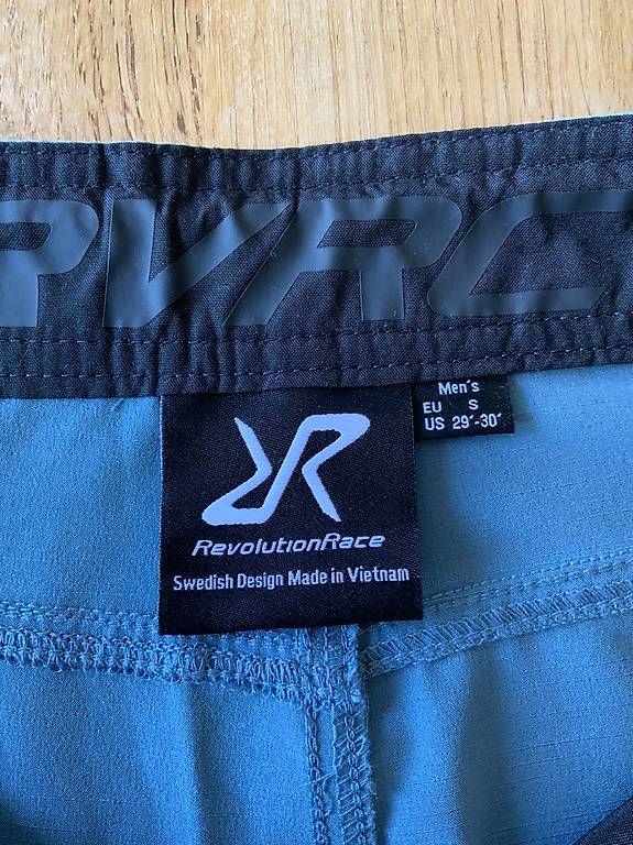 RevolutionRace Hosen: revolution race Wandershorts Herren – Gebraucht aus Goldiwil (Thun) von joleu