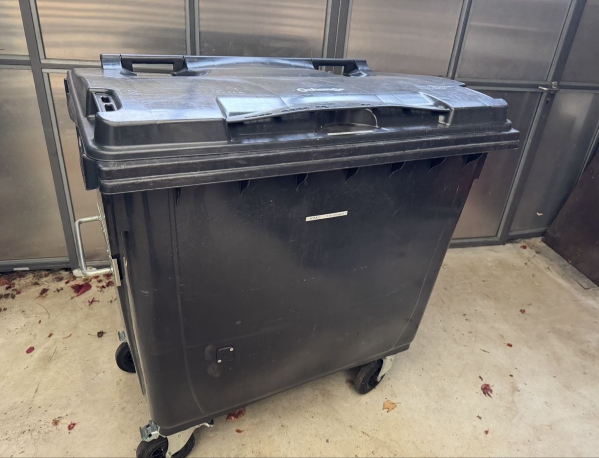 Autres articles bureau & commerces: Abfallcontainer 770 lt – D'occasion à Burgdorf par inf_nds6 1