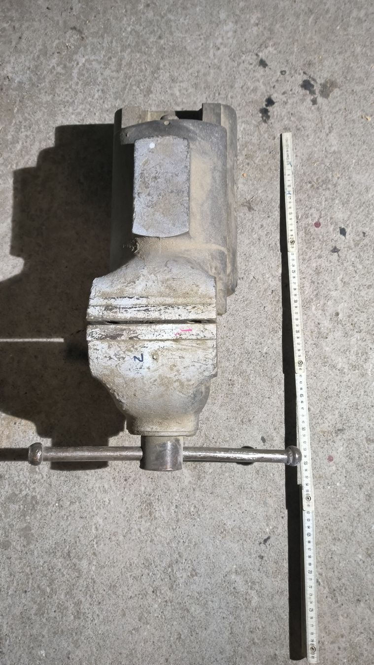 Tutti gli attrezzi: Schraubstock 150mm breit – Usato da Rhäzüns venduto da Steinbock810 3