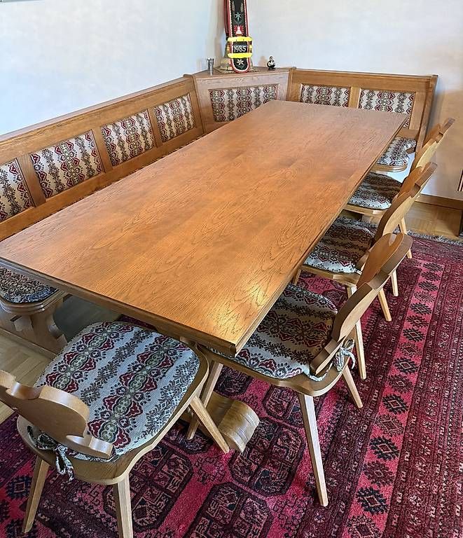 Set di tavolo e panche: Massive Eichen-Eckbank mit Tisch und 4 Stühlen – Usato da Brenzikofen venduto da tim_2bsd