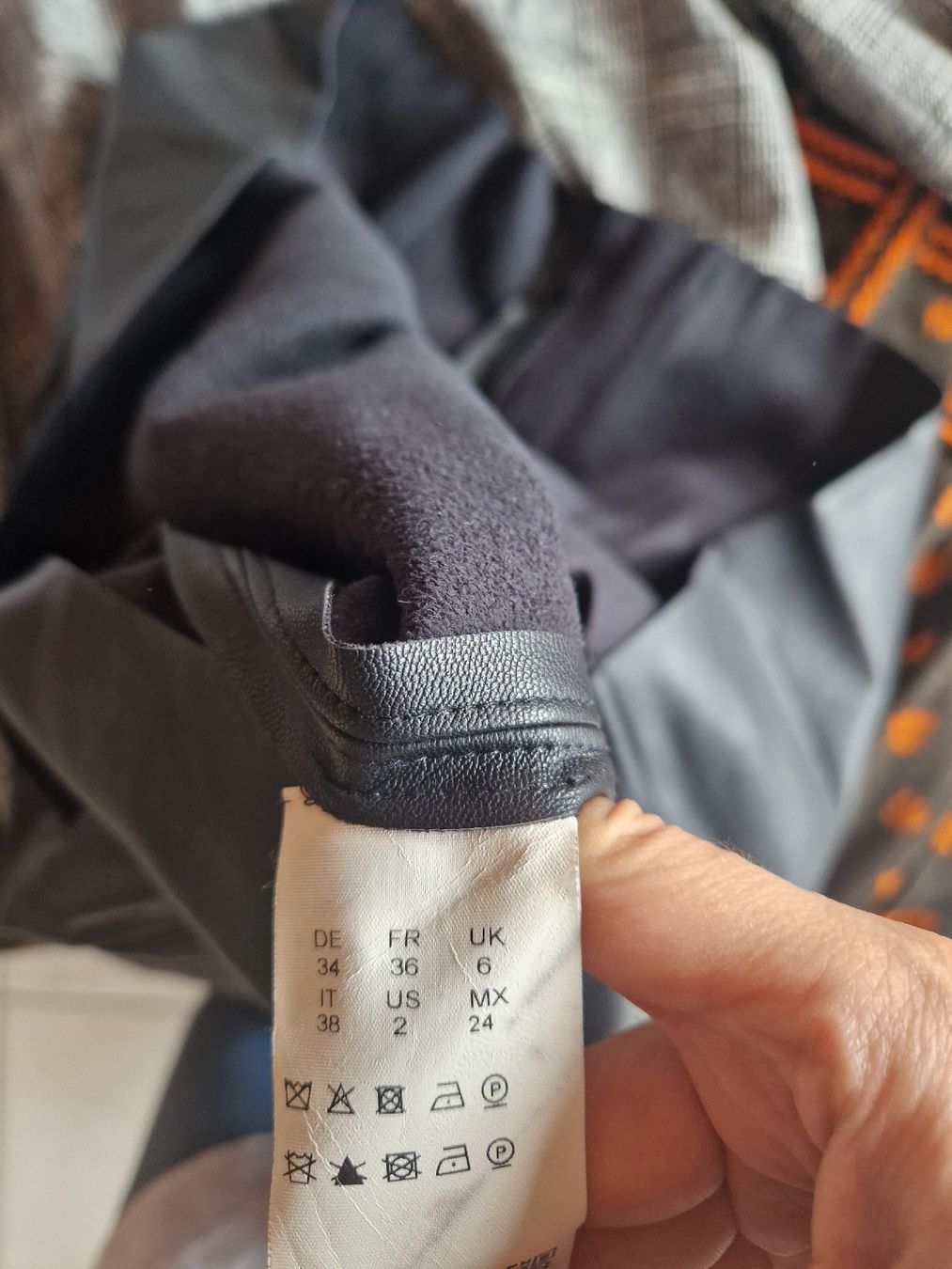 Hugo Boss Vestiti: Robe HUGO Boss Taille 34 – Usato da Pully venduto da Patriciaeve 3