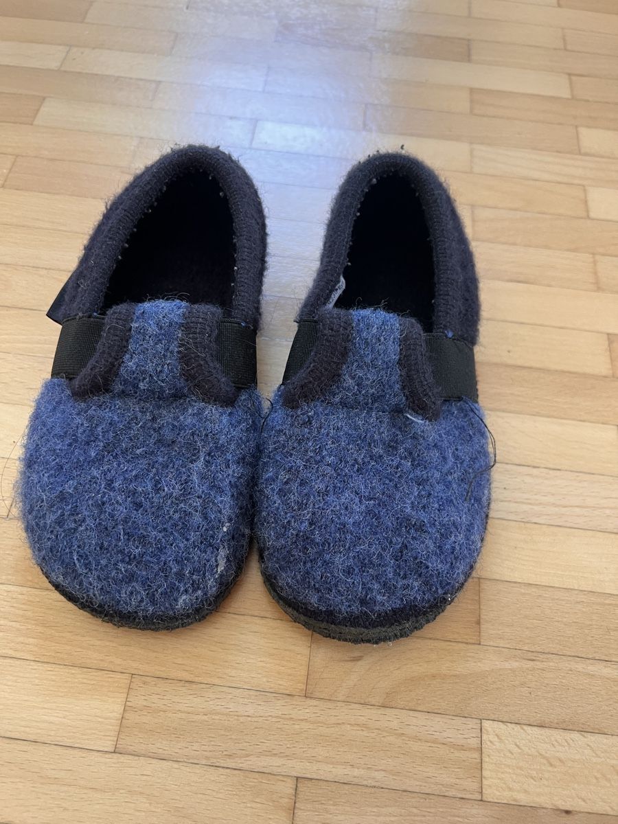 Chaussures garçon: Chaussons en laine taille 31 – D'occasion à Fribourg par marlenep85 2