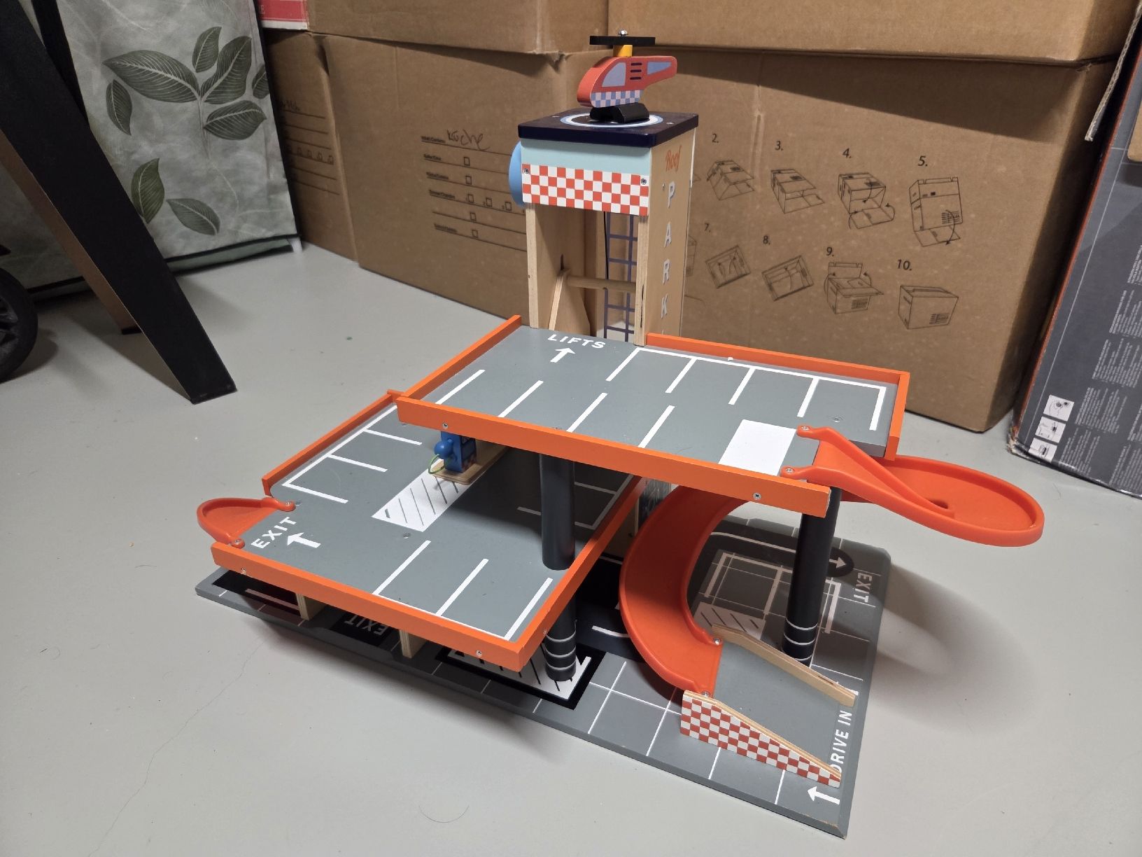Giocattoli: Kinder Autogarage aus Holz – Usato da Grenchen venduto da Gulien91 2
