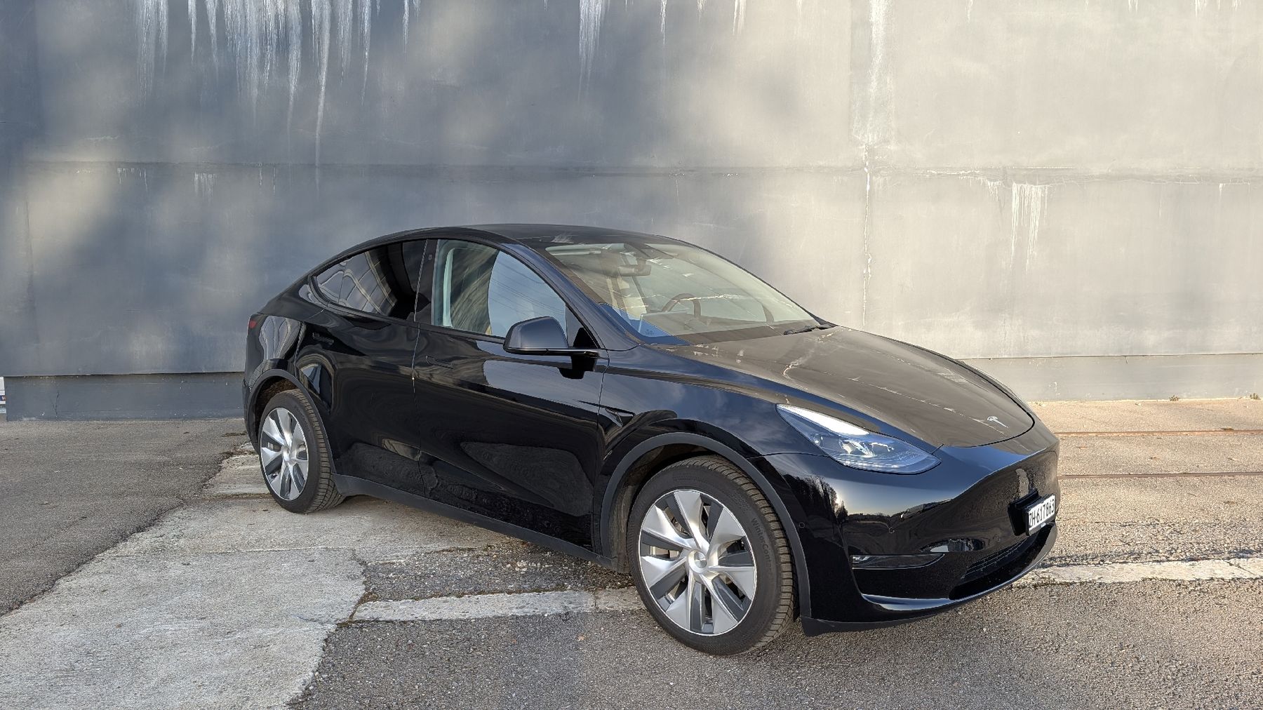 Tesla Automobili: Tesla Model Y Long Range Miete: 1 Monat – Usato da Uerzlikon venduto da EV-Adventure