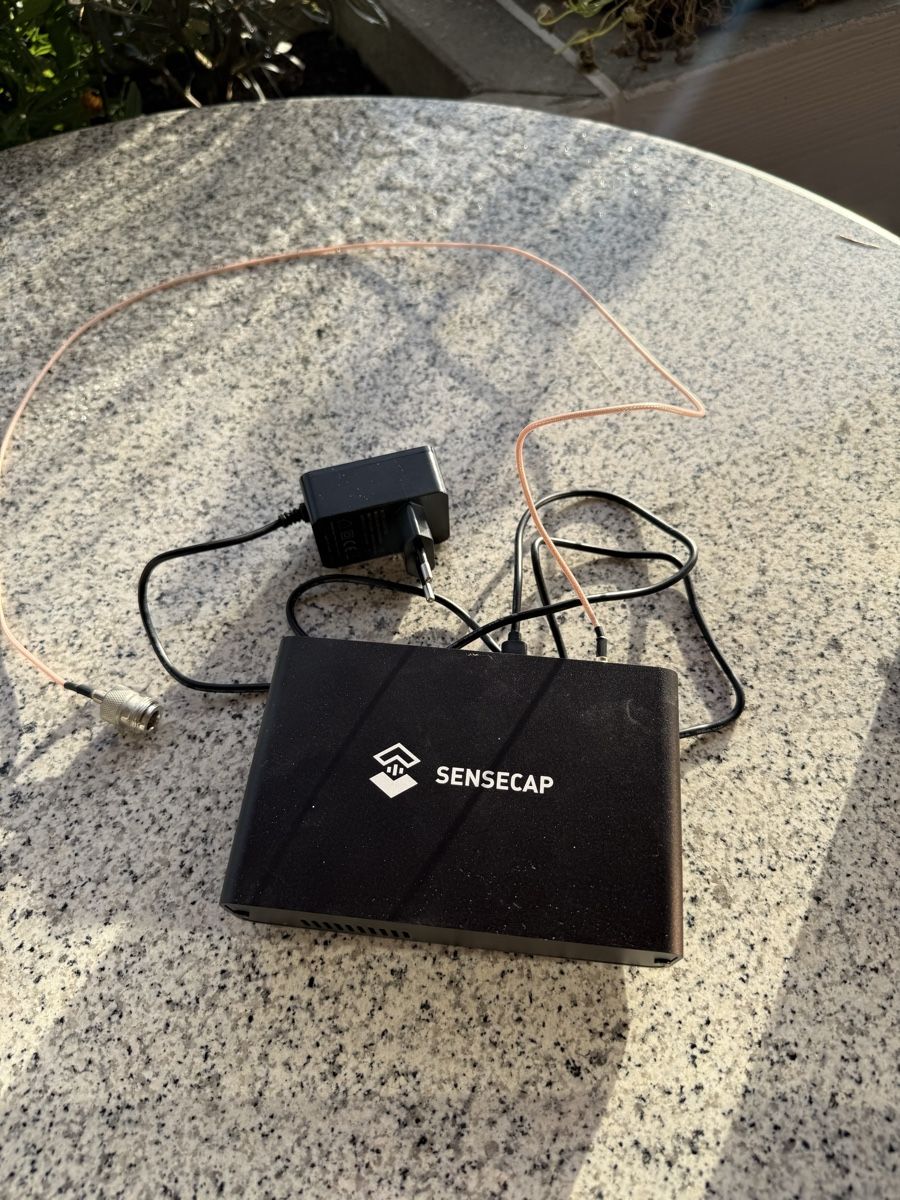 Sensecap Coin Miner: Sensecap M1 LoRaWAN Helium Miner M1-4868 mit Antenne – Usato da Birmensdorf ZH venduto da linkel 3