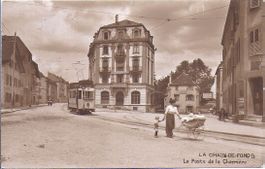 CHAUX - de - FONDS, tram rue de la charrière et la poste
