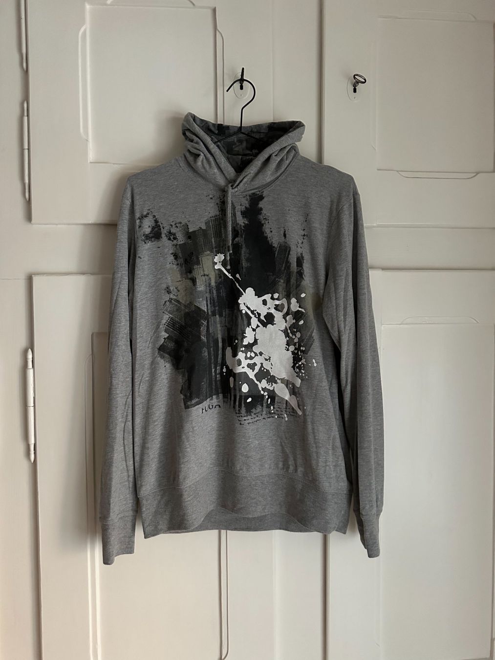 Maglioni & Felpe: FUGA - Hoodie Pullover hellgrau M – Usato da Zürich venduto da Diazaio
