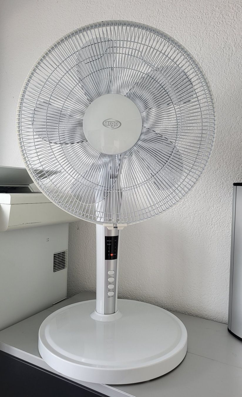 Ventilatoren: Tischventilator H 73 cm mit Fernbedienung – Neu und originalverpackt aus Diessenhofen von Osio 2