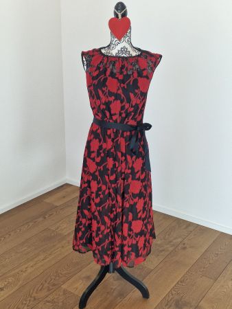 Kleid schwarz-rot Blumenmuster Grösse 38 top Zustand