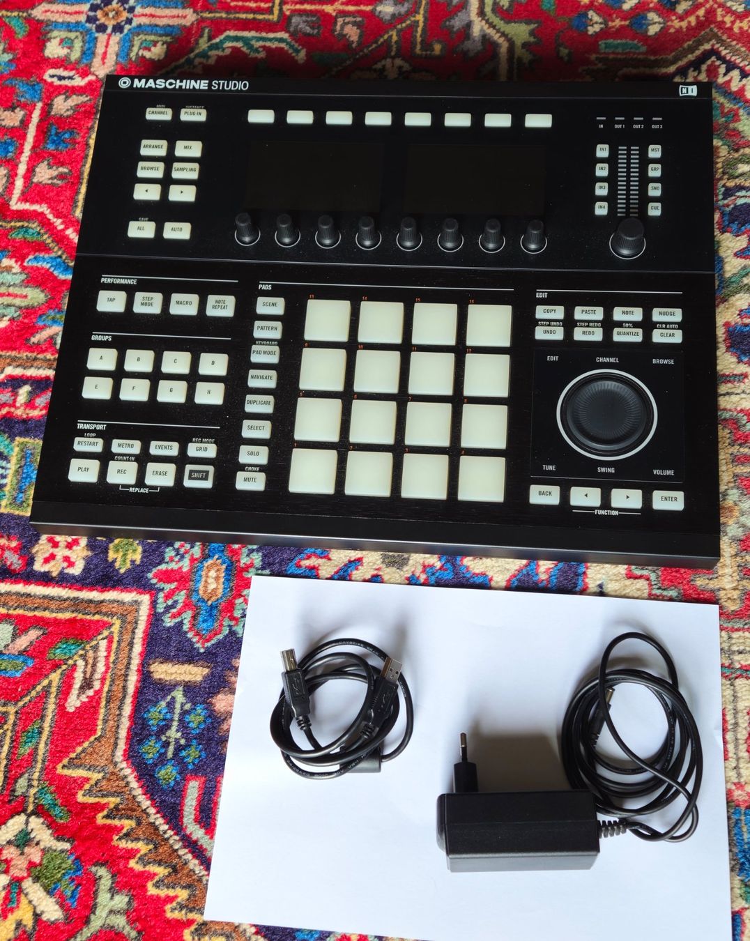 Musikinstrumente: NI Maschine Studio Controller – Gebraucht aus Winterthur von raptorizm