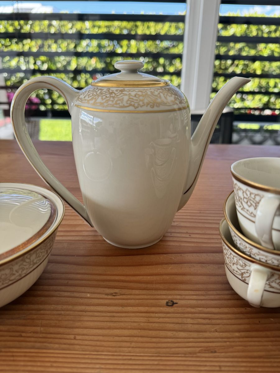 Set di piatti: Kaffeeservice, Geschirrset,Langenthal , Golddekor – Usato da Lanzenhäusern venduto da Galaa 5