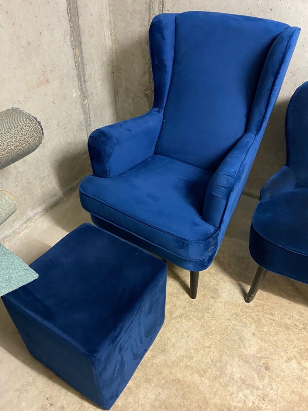 Fauteuils: Samt Ohrsessel mit Hocker – D'occasion à Wald ZH par Dorita777777