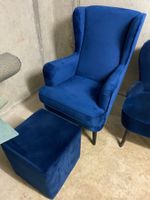 Samt Ohrsessel mit Hocker