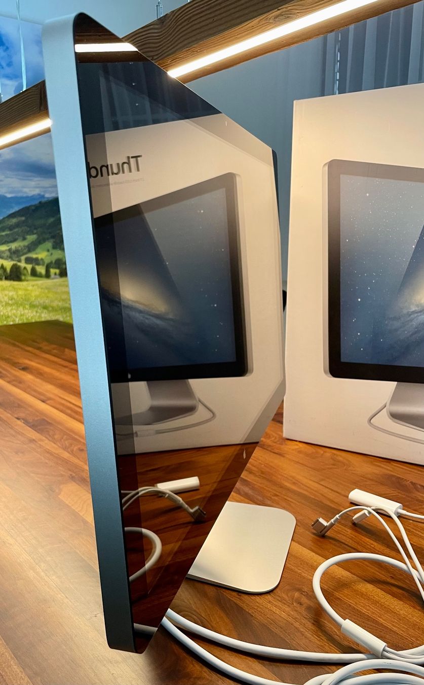 Apple Monitore: Apple Thunderbolt Display 27“ – Gebraucht aus Siebnen von  1