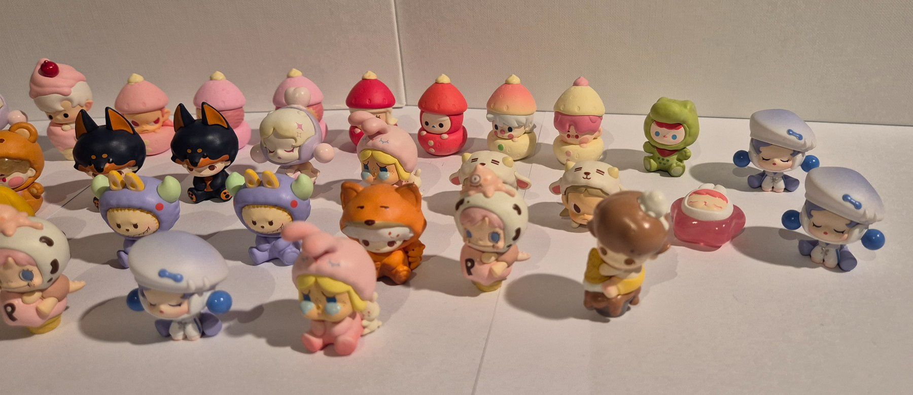 Pop Mart Statuette: Pop Mart - Mini Beans (Diverse, Labubu..) – Nuovo e nell'imballaggio originale da Ellikon a d Thur venduto da GQ84 4