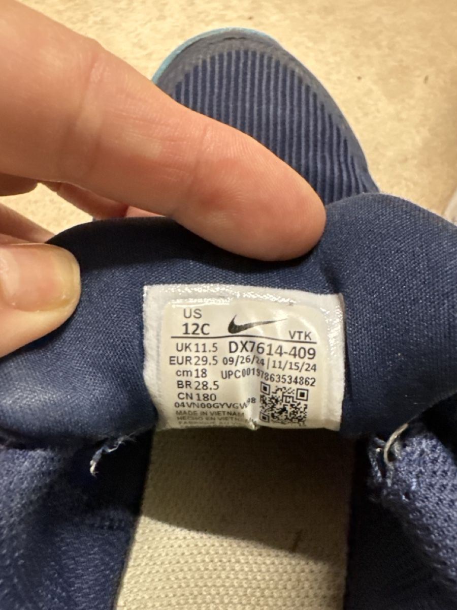 Chaussures garçon: Nike Turnschuhe Grösse 29 – D'occasion à Mülligen par Stalagmit 1