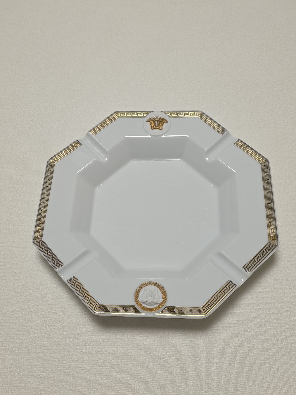 Versace Aschenbecher: Eleganter Versace Aschenbecher Rosenthal, XXl – Gebraucht aus Amriswil von newschweiz