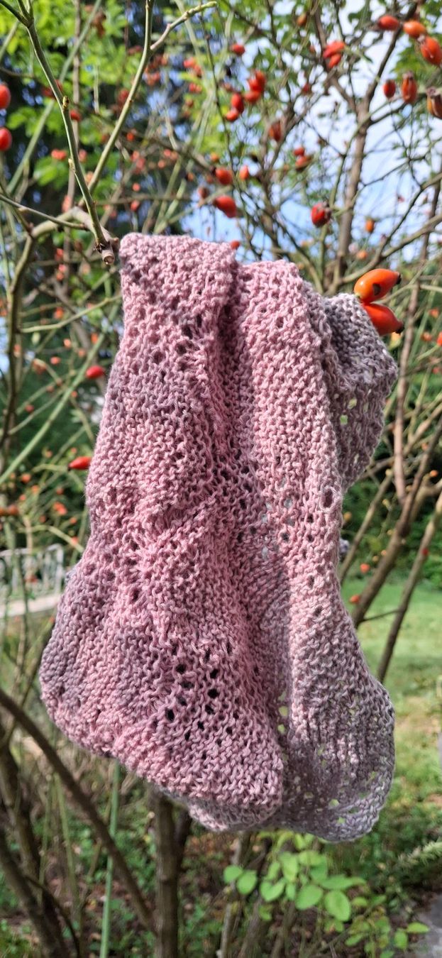 Foulard & Sciarpe: Loop Möbius und Mütze handgestrickt, Set 1   NEU – Nuovo (secondo la descrizione) da Langenthal venduto da Handstrick 4