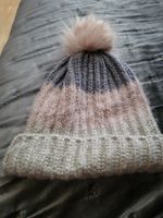 Strickmutze mit Bommel graurosa glitzerend Grösse One Size