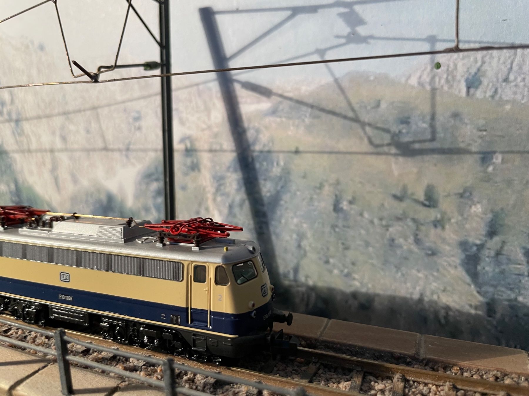 Hobbytrain Modelleisenbahnen: Hobbytrain 241026 N E-Lok BR E 10 1266 der DB – Gebraucht aus Rorschach von Karotten 2