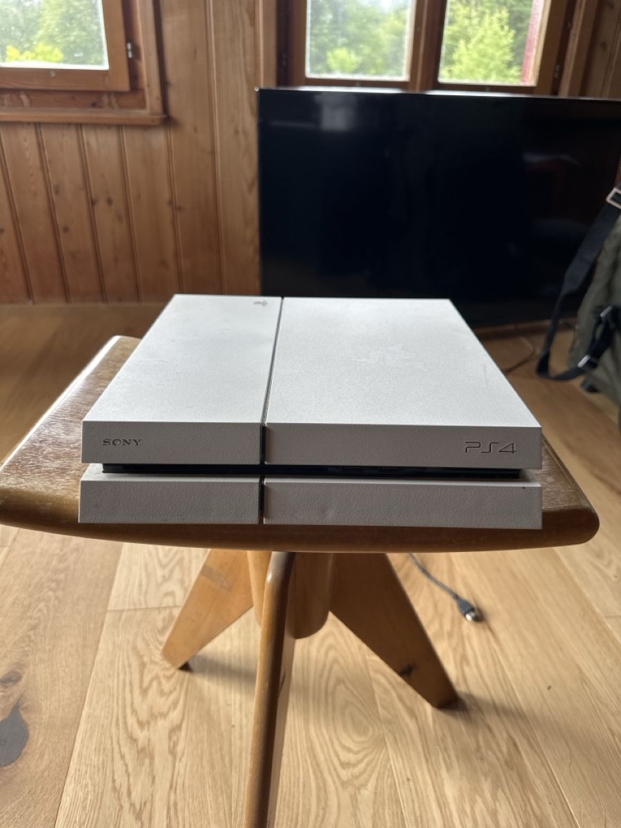 Sony Console: Sony PlayStation 4 Weiss /AB 1 FR – Usato da Pfäffikon ZH venduto da sim_lhk9