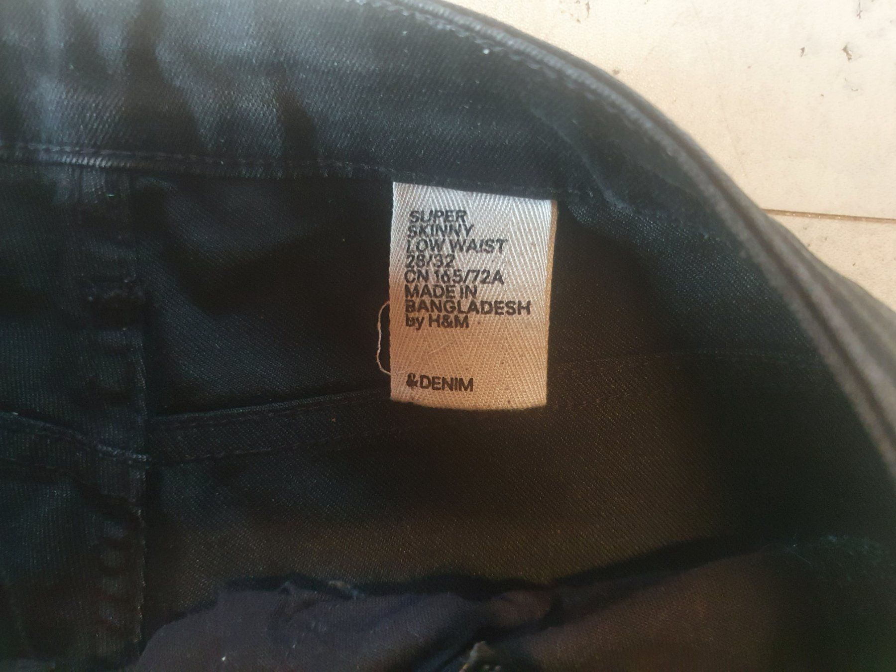 H&M Pantaloni: Jeans – Usato da Moosseedorf venduto da Sonnenschein.. 1