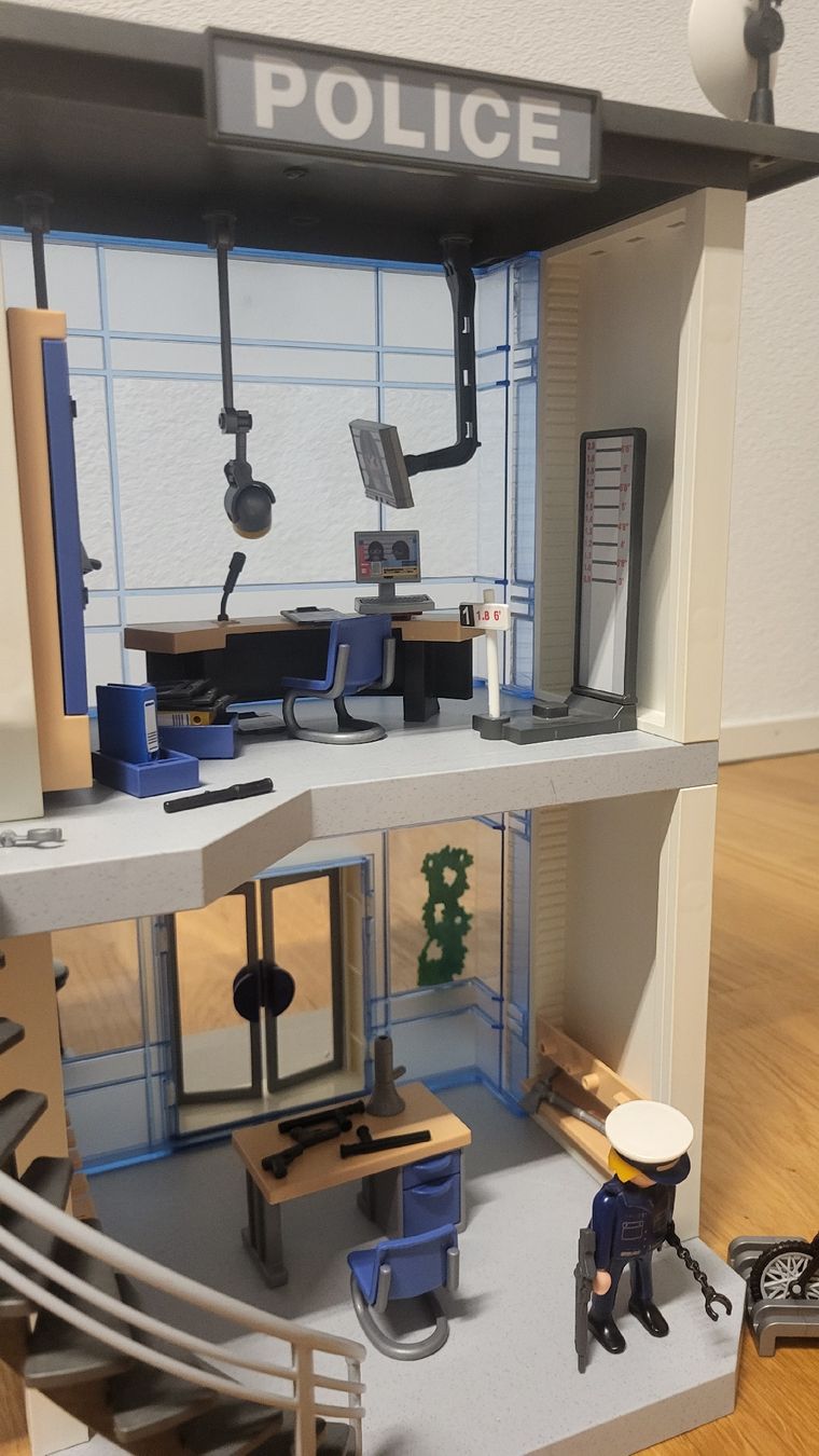 Playmobil Spielzeuge: Playmobil Polizei Hauptquartier mit Gefängnis – Gebraucht aus Kriens von Salsita 2