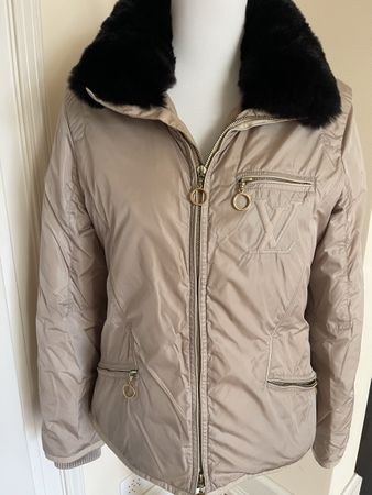 Louis Vuitton Daunen Jacke mit Pelzkragen, Gr. 38 Top!