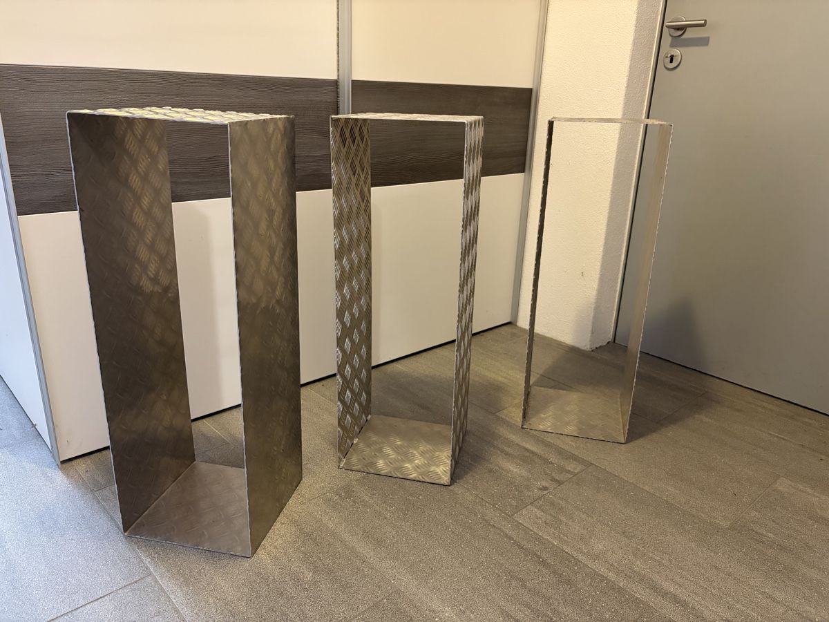 Autres décorations & accessoires: 3 présentoirs design en aluminium  – D'occasion à Biel/Bienne par Rieuse