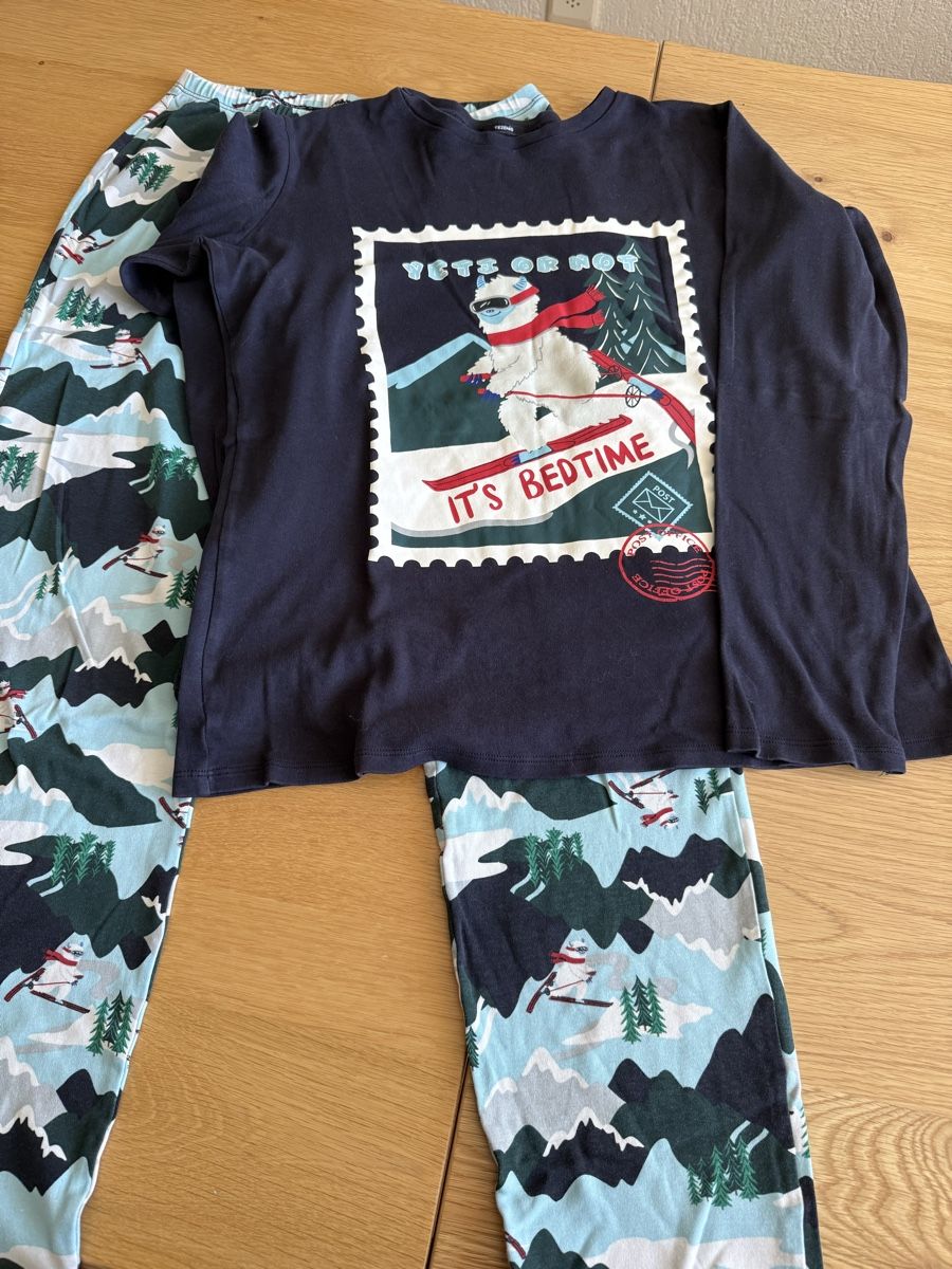 Pyjamas: 2x Kinder Pyjama Set Grösse 152/258 – D'occasion à Thun par Vesna27 2