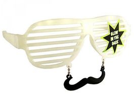 SunStaches® SHUTTER Schnauzbrille leuchtet i.d. Nacht weiss
