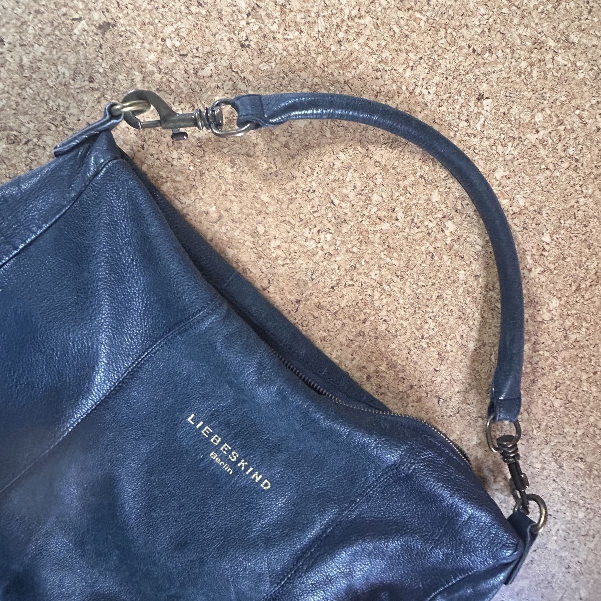Liebeskind Borse da donna: Liebeskind Berlin Ledertasche dunkelblau – Usato da Laufen venduto da belleskulptur 8