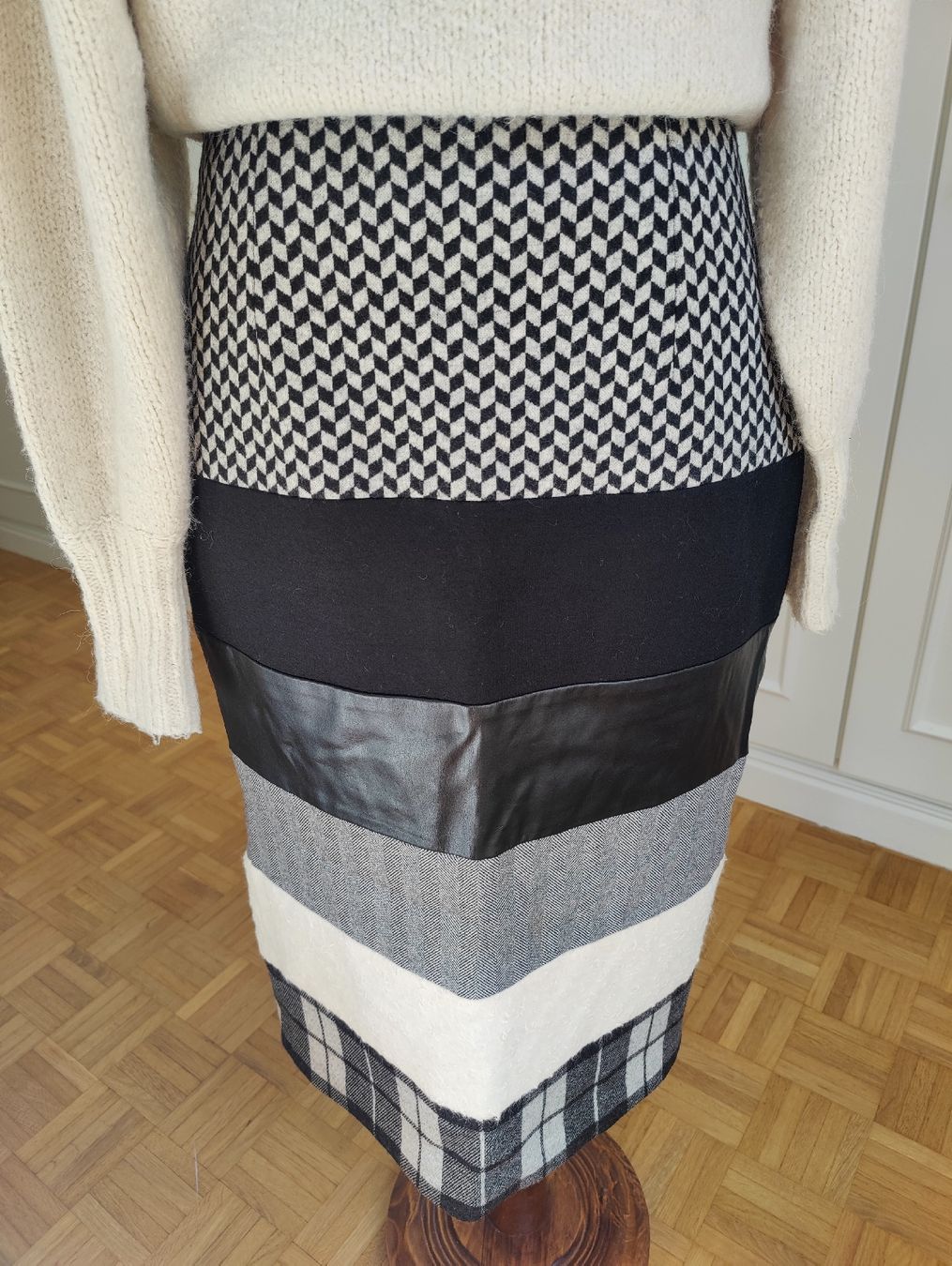 Max Mara Gonne: MaxMara Wool Patchwork Midi Pencil Skirt,  Formal Office – Nuovo (secondo la descrizione) da La Tour-de-Peilz venduto da dAutrefois 1